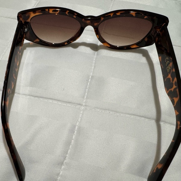 Tortoise Shell Cat-Eye Sunglasses - Picture 3 of 4